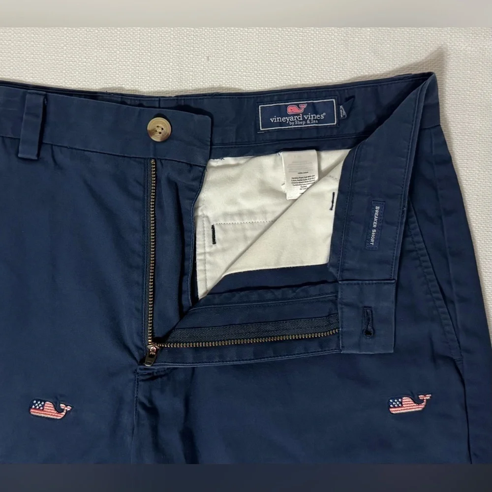 VINEYARD VINES Breaker Shorts Embroidered Flag Whales Mens Size 32 Navy Blue